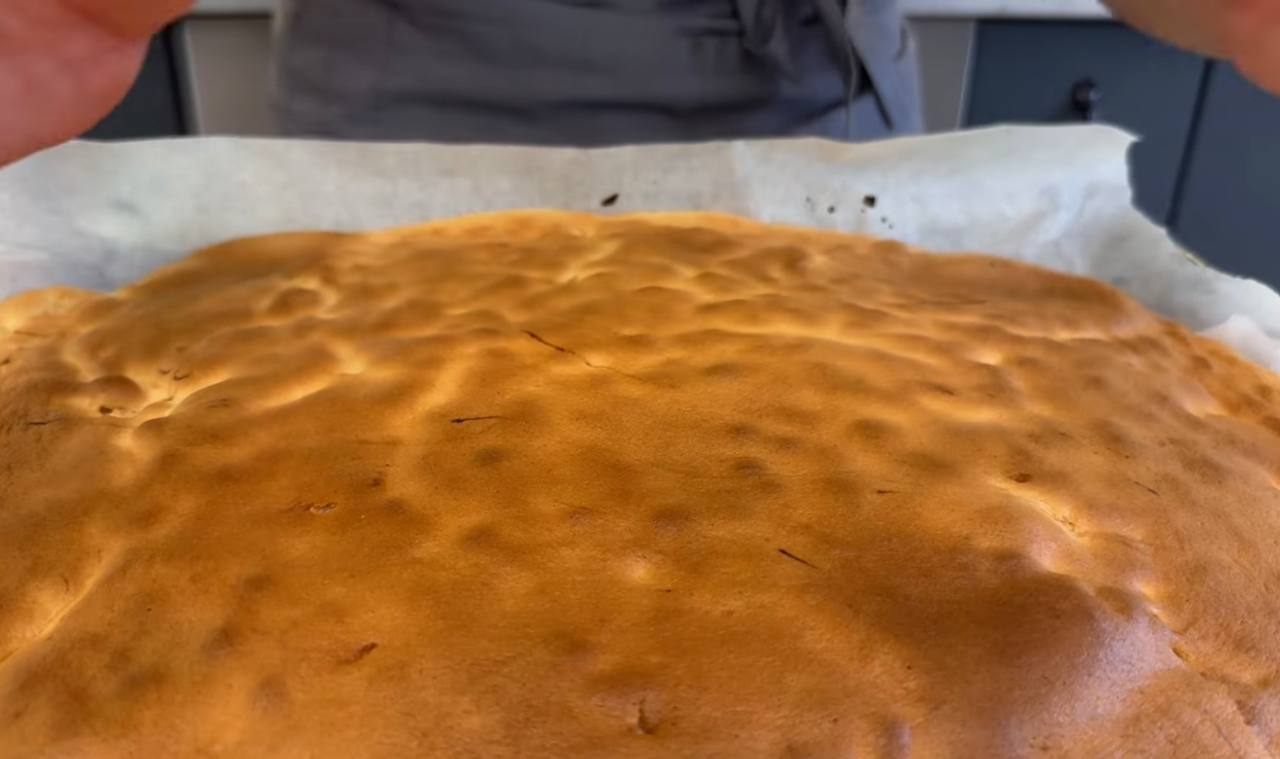 Солодка насолода: рецепт яблучного рулету, який тане в роті